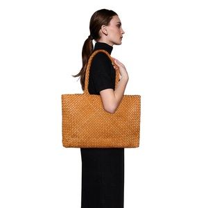 Milaner Classic Elena leather Tote EUC